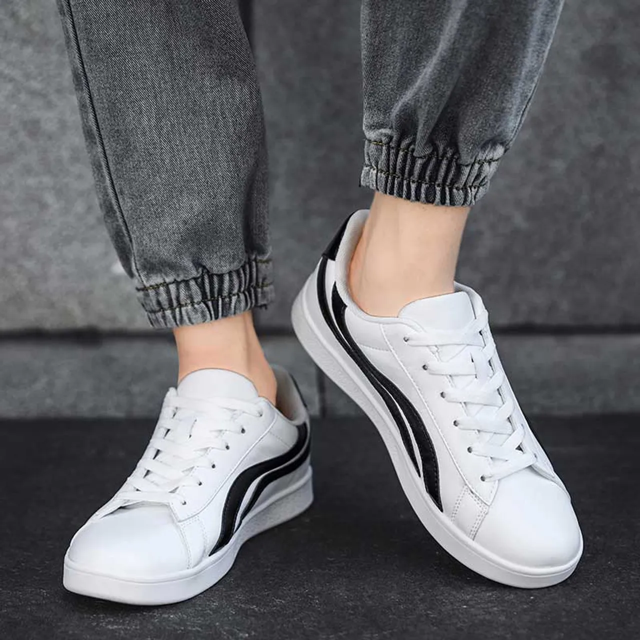 White black curved stripe casual shoe sneaker